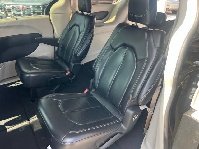 Used 2022 Chrysler Pacifica Touring-L FWD image 7