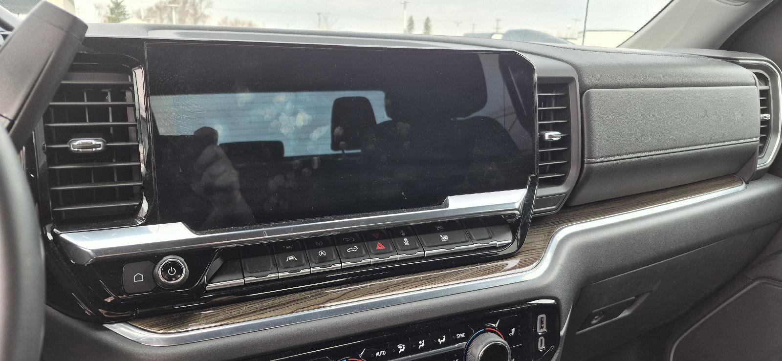 Used 2024 Chevrolet Silverado 1500 LT image 9