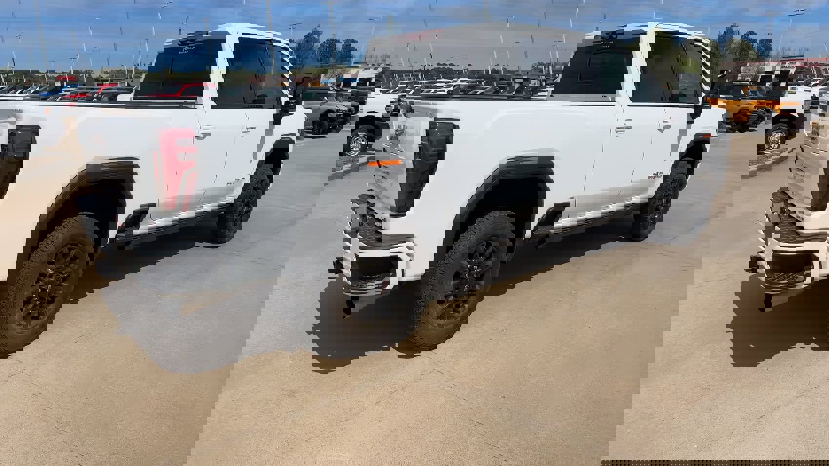 Used 2024 GMC Sierra 2500 AT4 w/ AT4 Premium Plus Package image 9