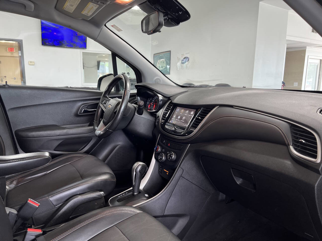 Used 2018 Chevrolet Trax LT w/ LT Convenience Package image 19