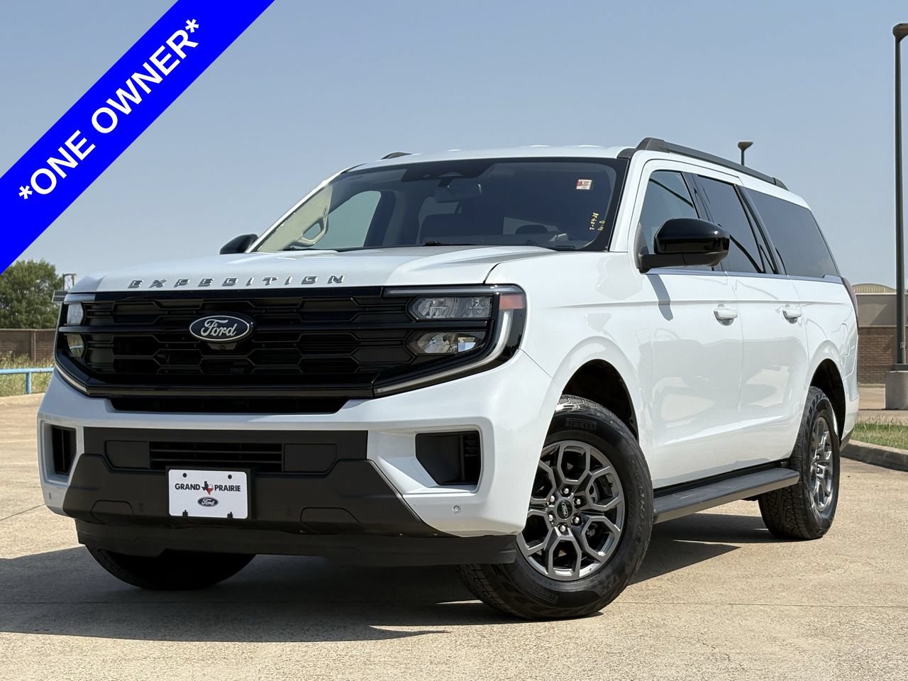 Used 2025 Ford Expedition Max Active RWD image 2