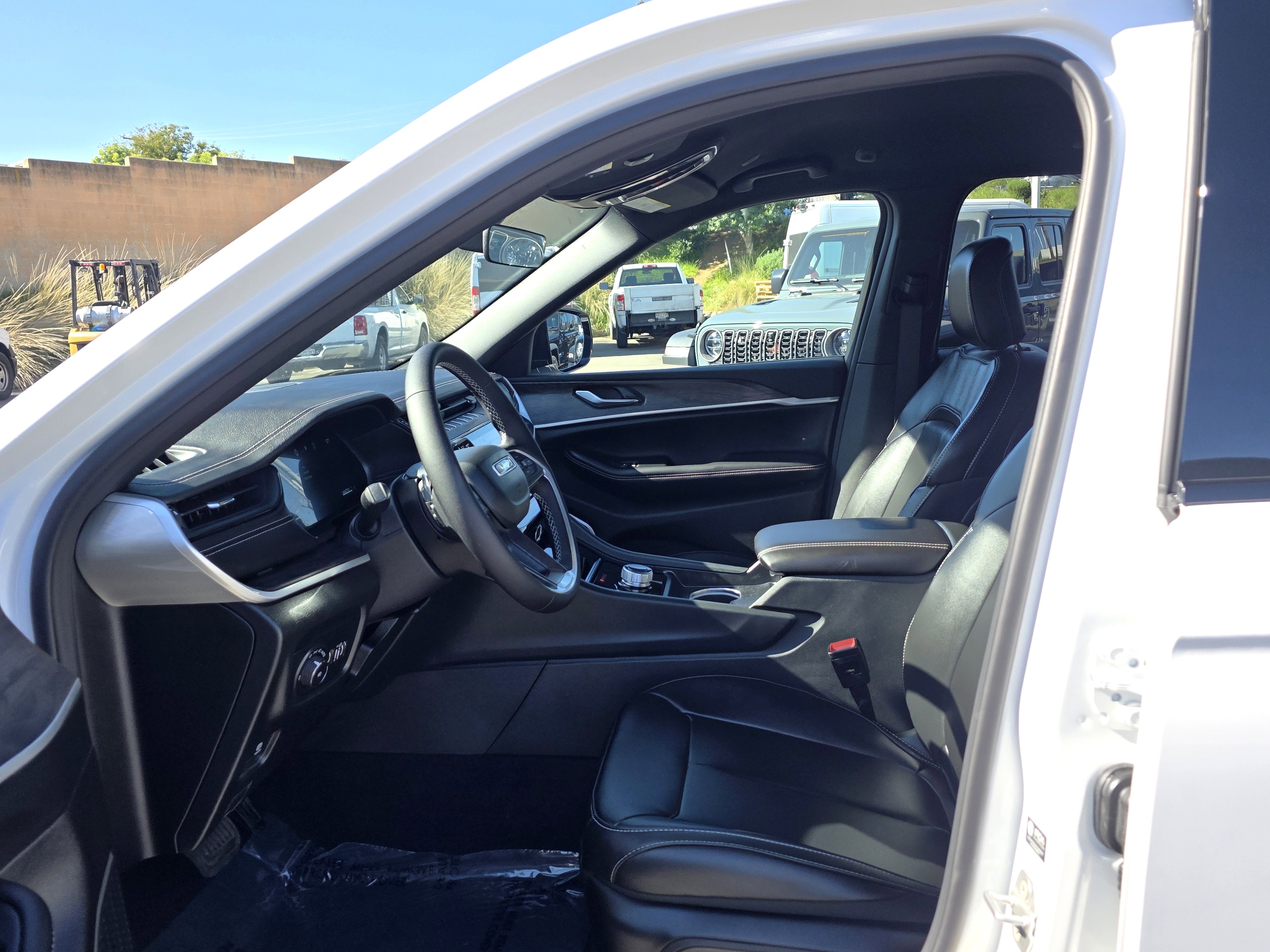 New 2026 Jeep Grand Cherokee Limited image 12