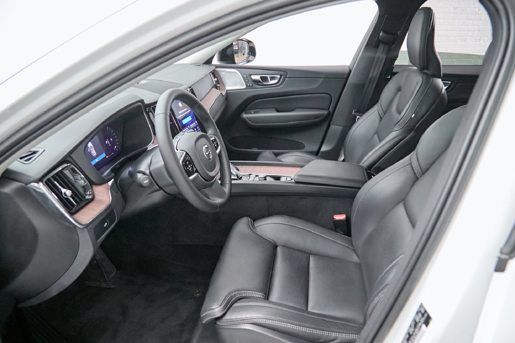 Certified 2023 Volvo XC60 B6 Ultimate w/ Climate Package AWD/4WD image 14