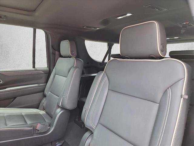 Used 2022 GMC Yukon XL SLT w/ SLT Premium Package AWD/4WD image 11