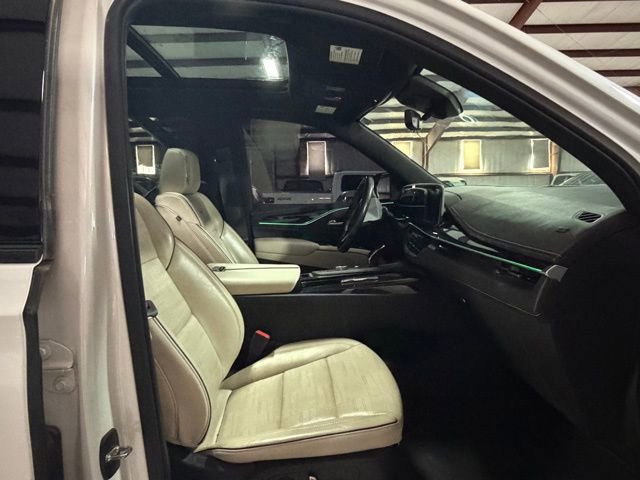 Used 2022 Cadillac Escalade ESV Sport w/ LPO, ONYX Package image 11