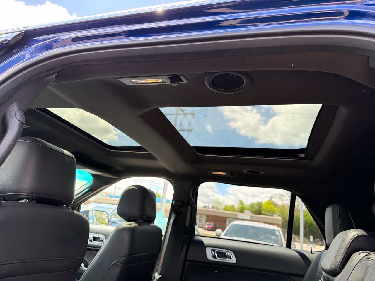 Used 2015 Ford Explorer Limited w/ Equipment Group 301A AWD/4WD image 24