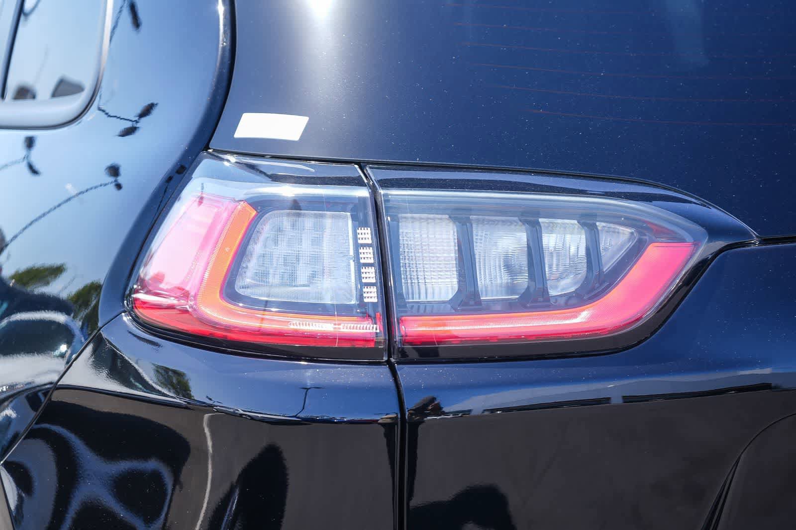 Used 2021 Jeep Cherokee Latitude Plus FWD image 9