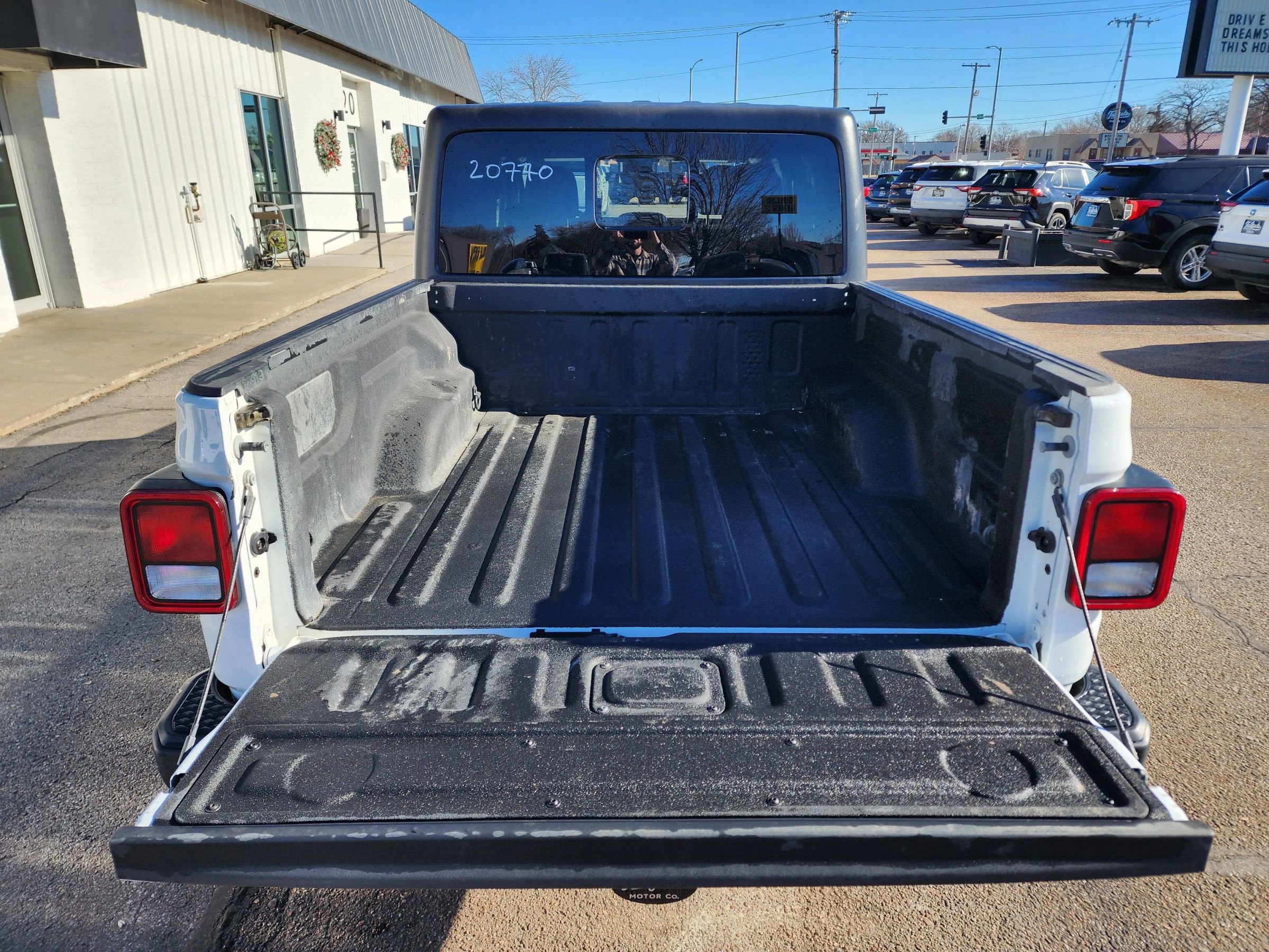 Used 2025 Jeep Gladiator Sport image 7