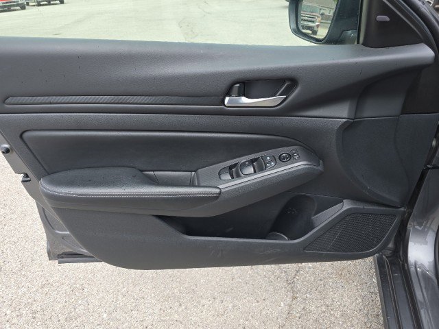 Used 2024 Nissan Altima 2.5 SV image 18