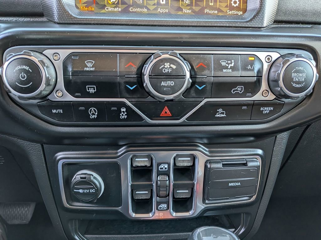 Used 2022 Jeep Wrangler Unlimited Sahara image 24