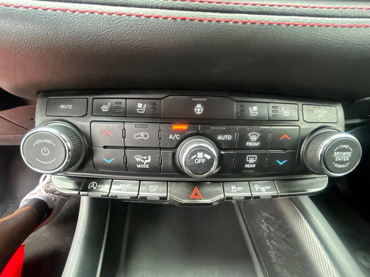 Used 2024 Dodge Durango GT AWD/4WD image 25