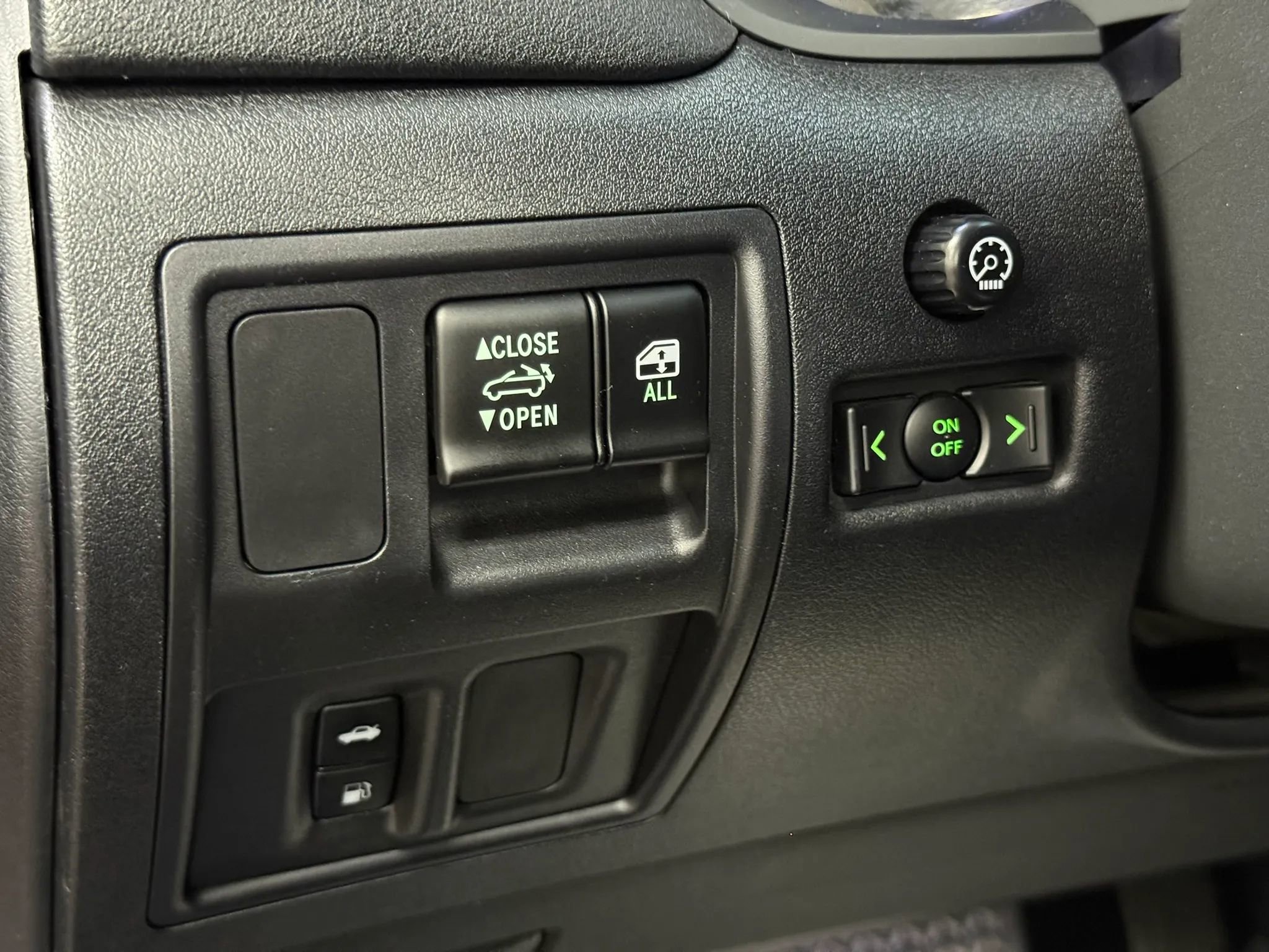 Used 2011 Lexus IS 250C w/ Luxury Pkg RWD image 33