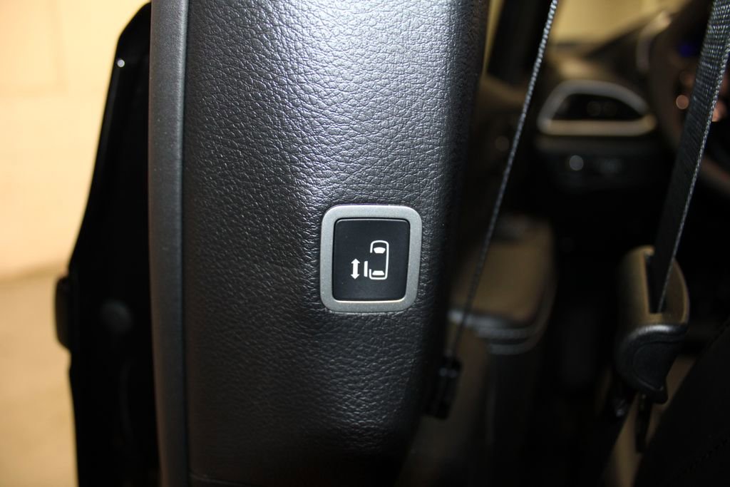 New 2026 Chrysler Pacifica Select image 23