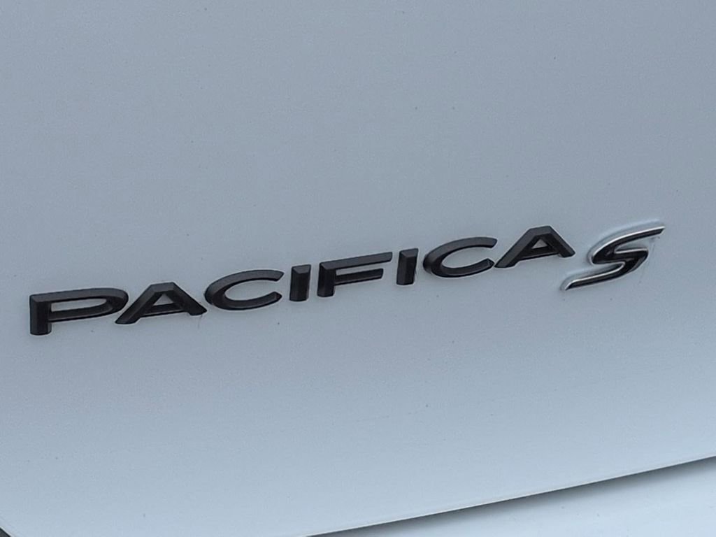 Used 2021 Chrysler Pacifica Touring w/ S Appearance Package FWD image 26
