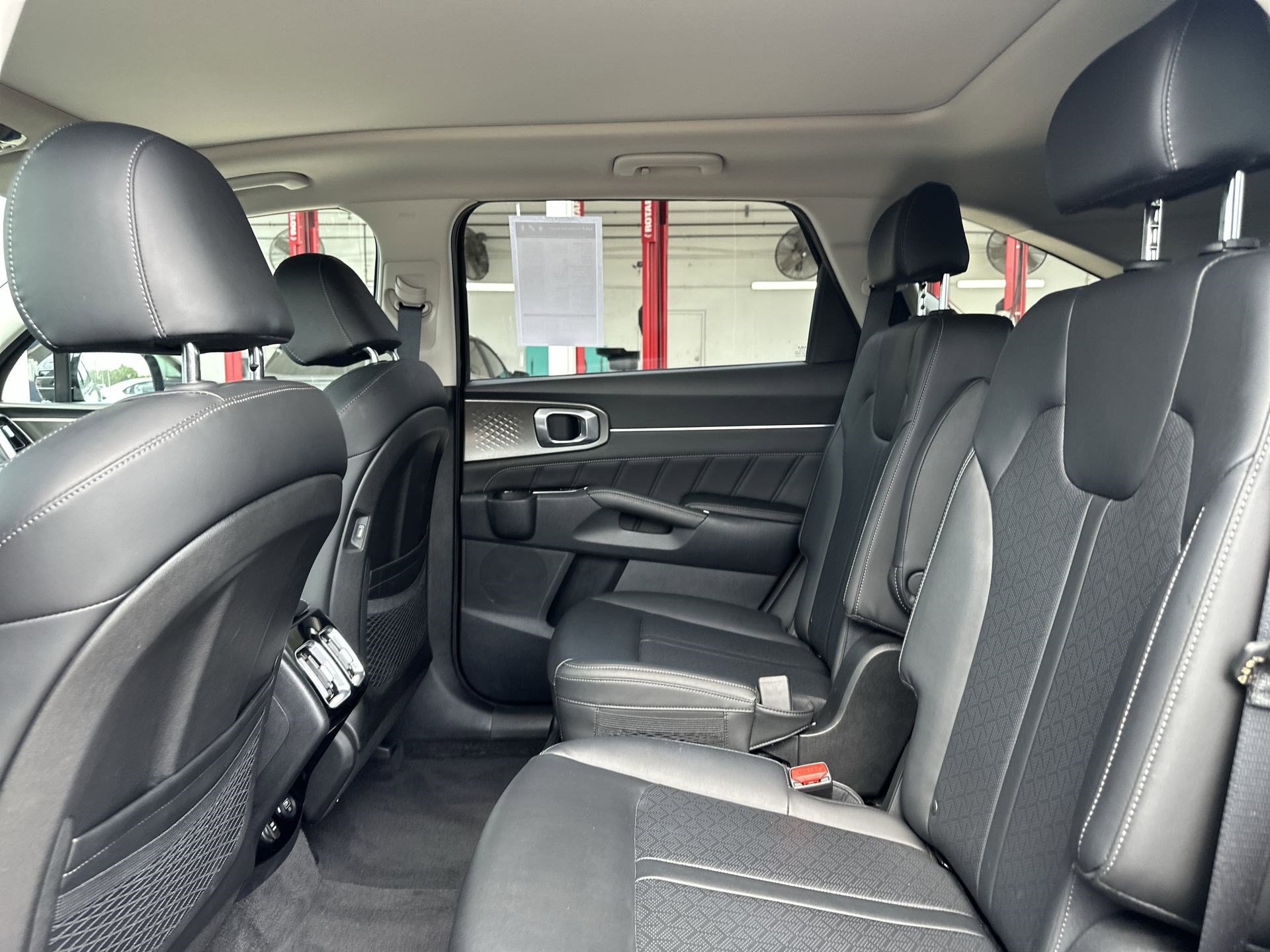 Certified 2023 Kia Sorento SX AWD/4WD image 23