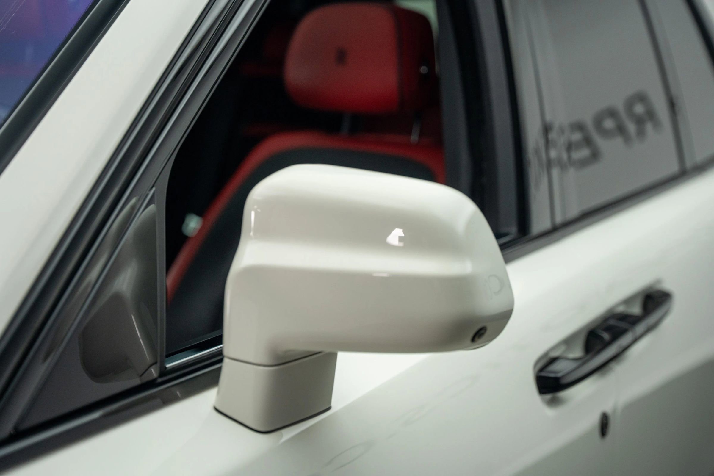 Used 2019 Rolls-Royce Cullinan image 18