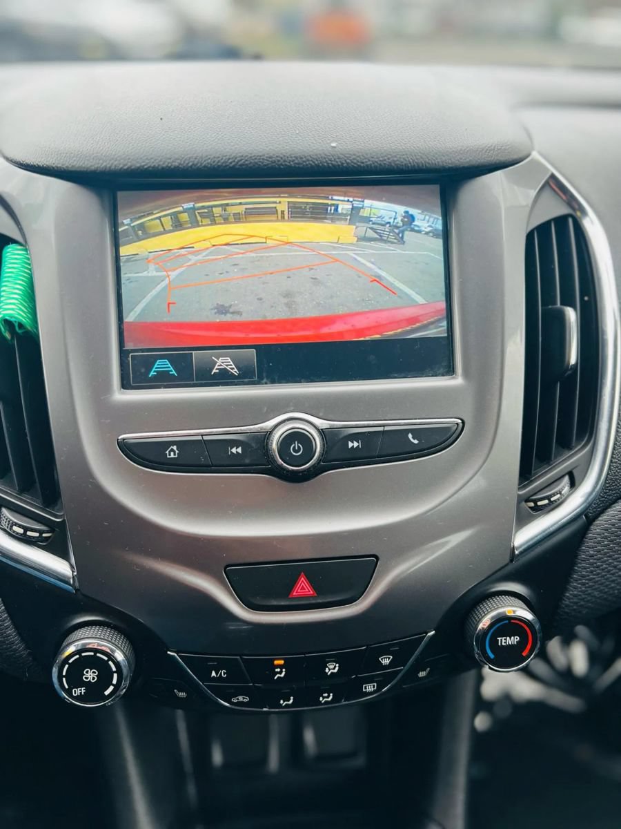 Used 2018 Chevrolet Cruze LT w/ LT Fleet Convenience Package FWD image 16