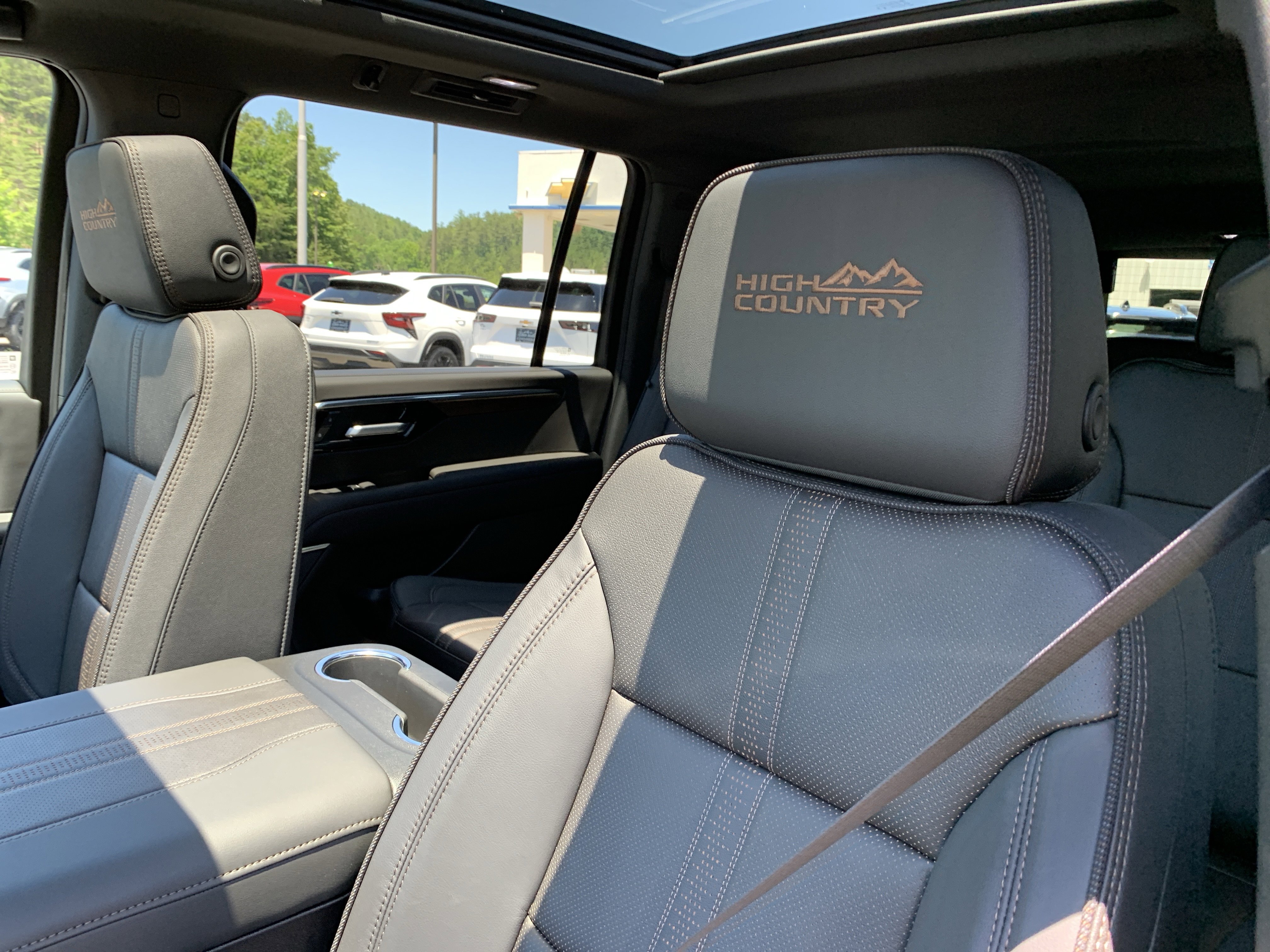 New 2026 Chevrolet Suburban High Country AWD/4WD image 12
