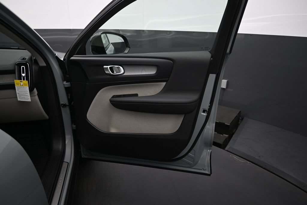 New 2026 Volvo XC40 B5 Plus w/ Protection Package Premier AWD/4WD image 21