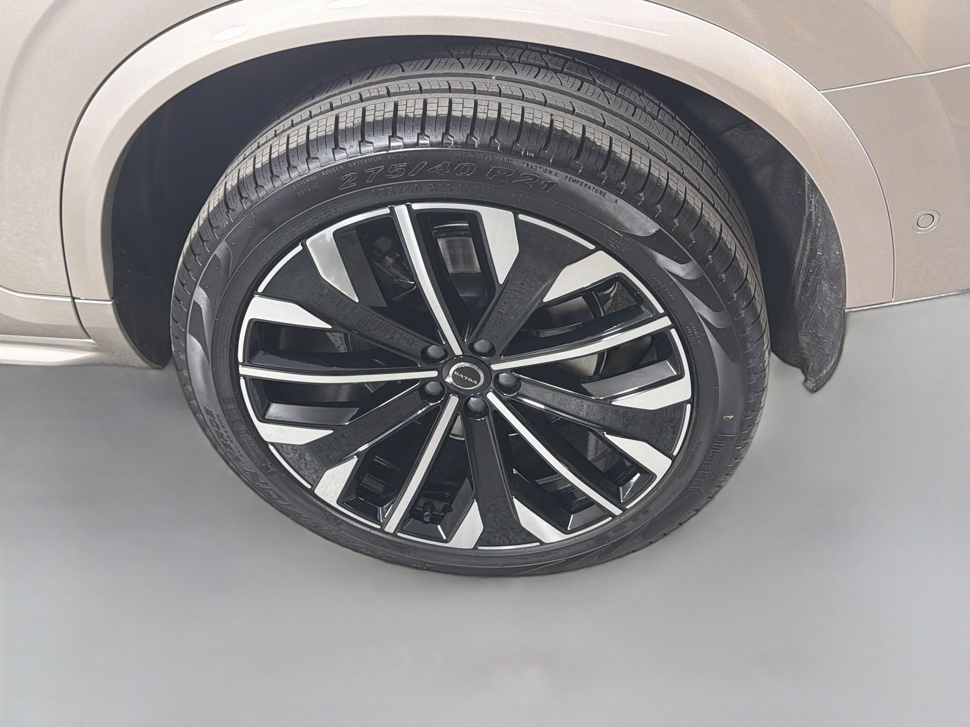 New 2026 Volvo XC90 T8 Plus w/ Protection Package Premier AWD/4WD image 33