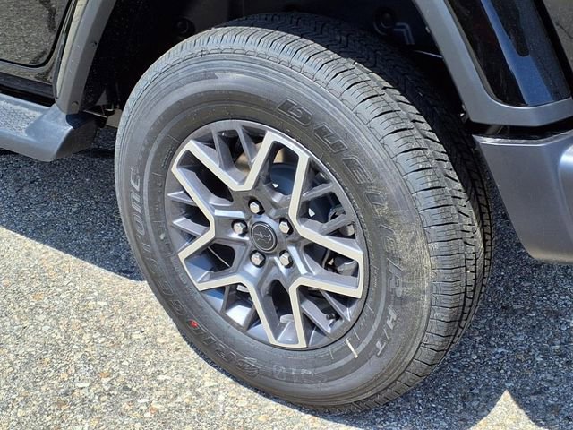 New 2025 Jeep Wrangler Unlimited Sahara AWD/4WD image 6