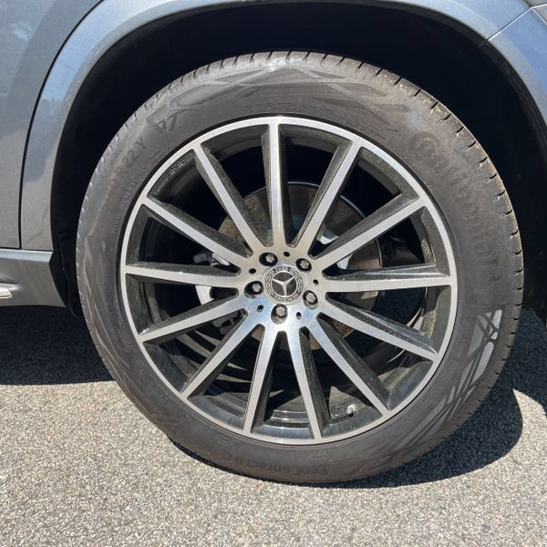 Used 2025 Mercedes-Benz GLS 580 4MATIC image 9