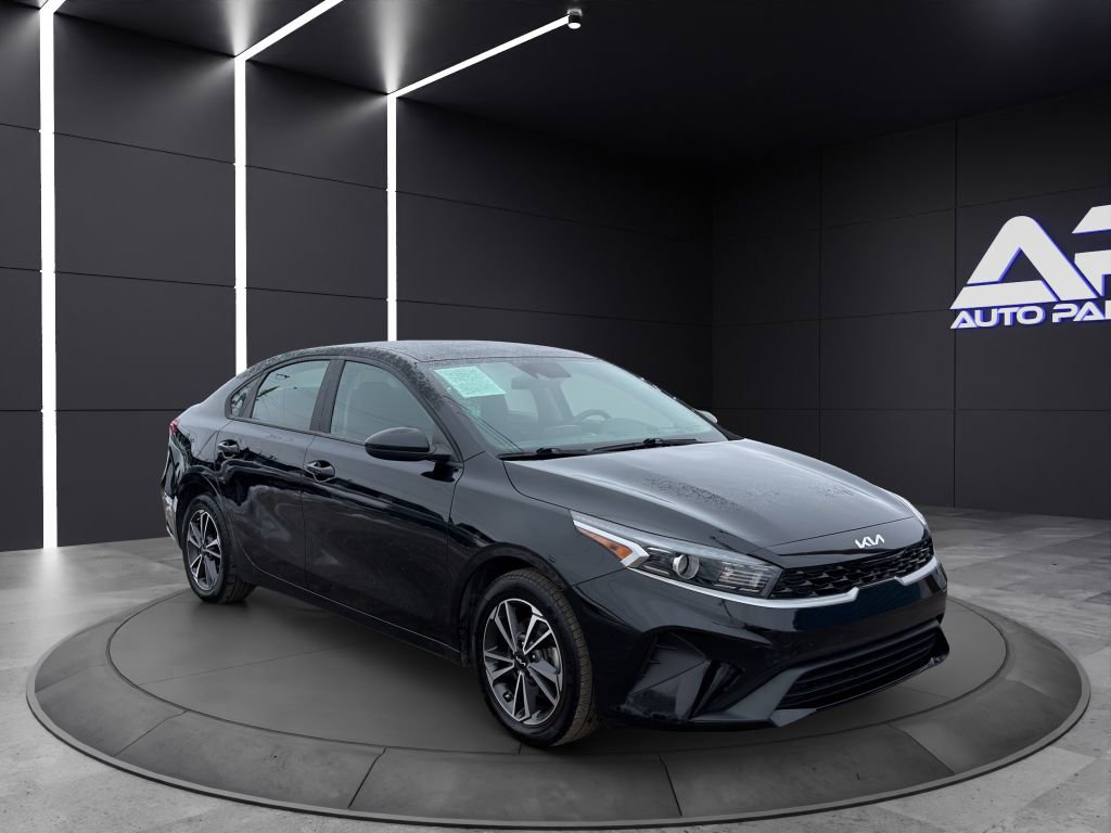 Used 2023 Kia Forte LXS image 3