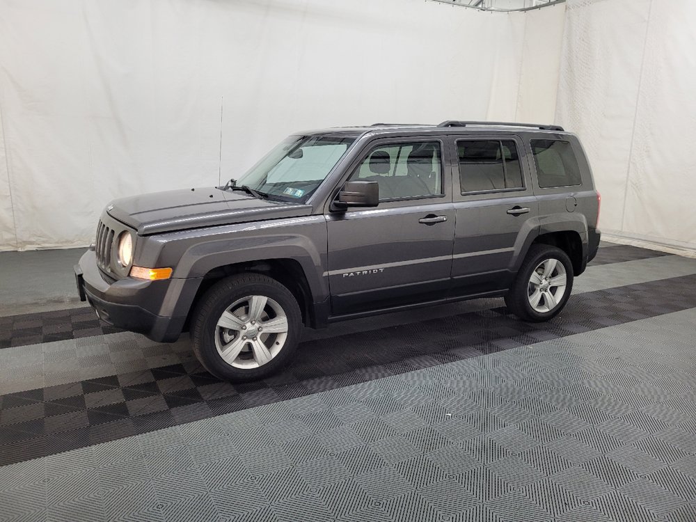 Used 2016 Jeep Patriot Latitude AWD/4WD image 2