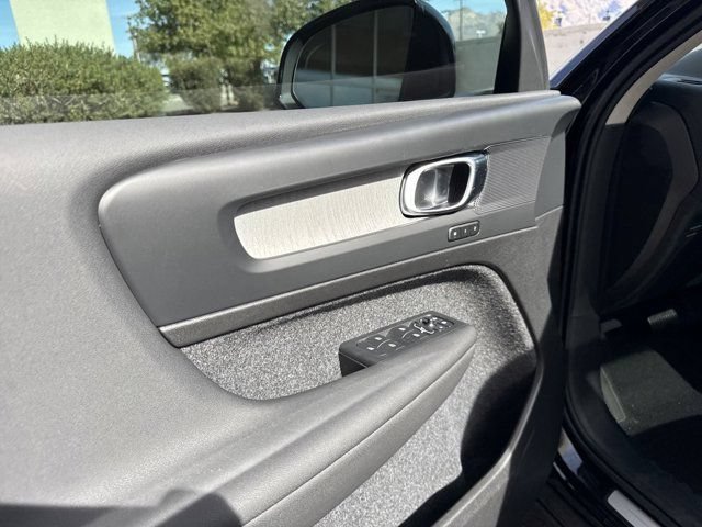 Certified 2025 Volvo XC40 B5 Core w/ Protection Package Premier AWD/4WD image 13