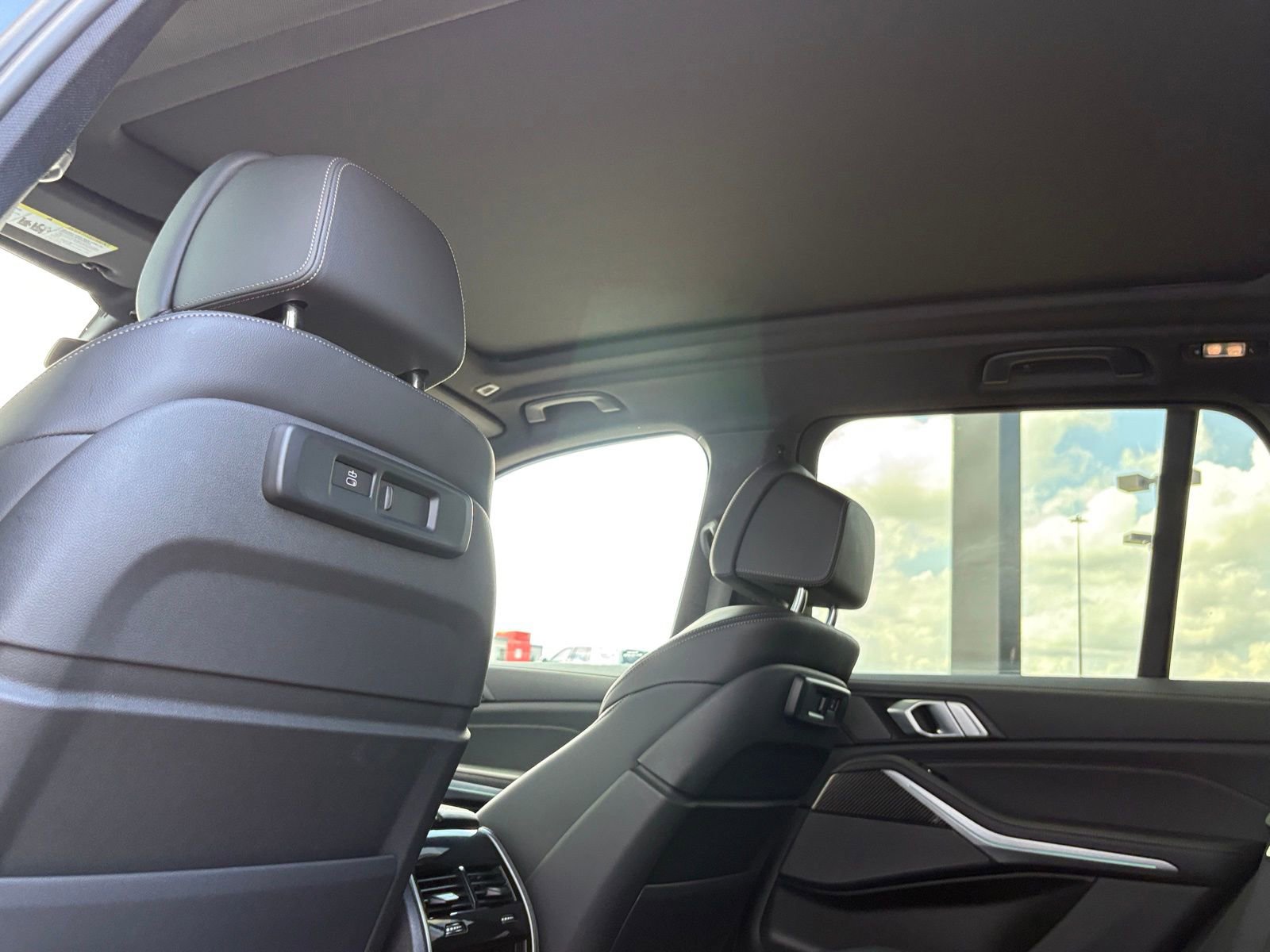 Used 2022 BMW X5 M50i w/ Premium Package image 48