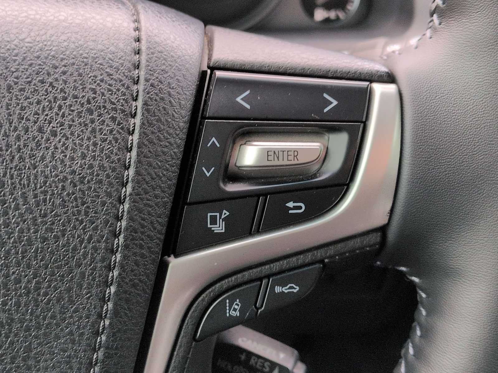 Used 2018 Toyota Land Cruiser AWD/4WD image 27
