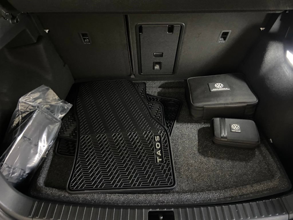 New 2026 Volkswagen Taos SEL AWD/4WD image 9