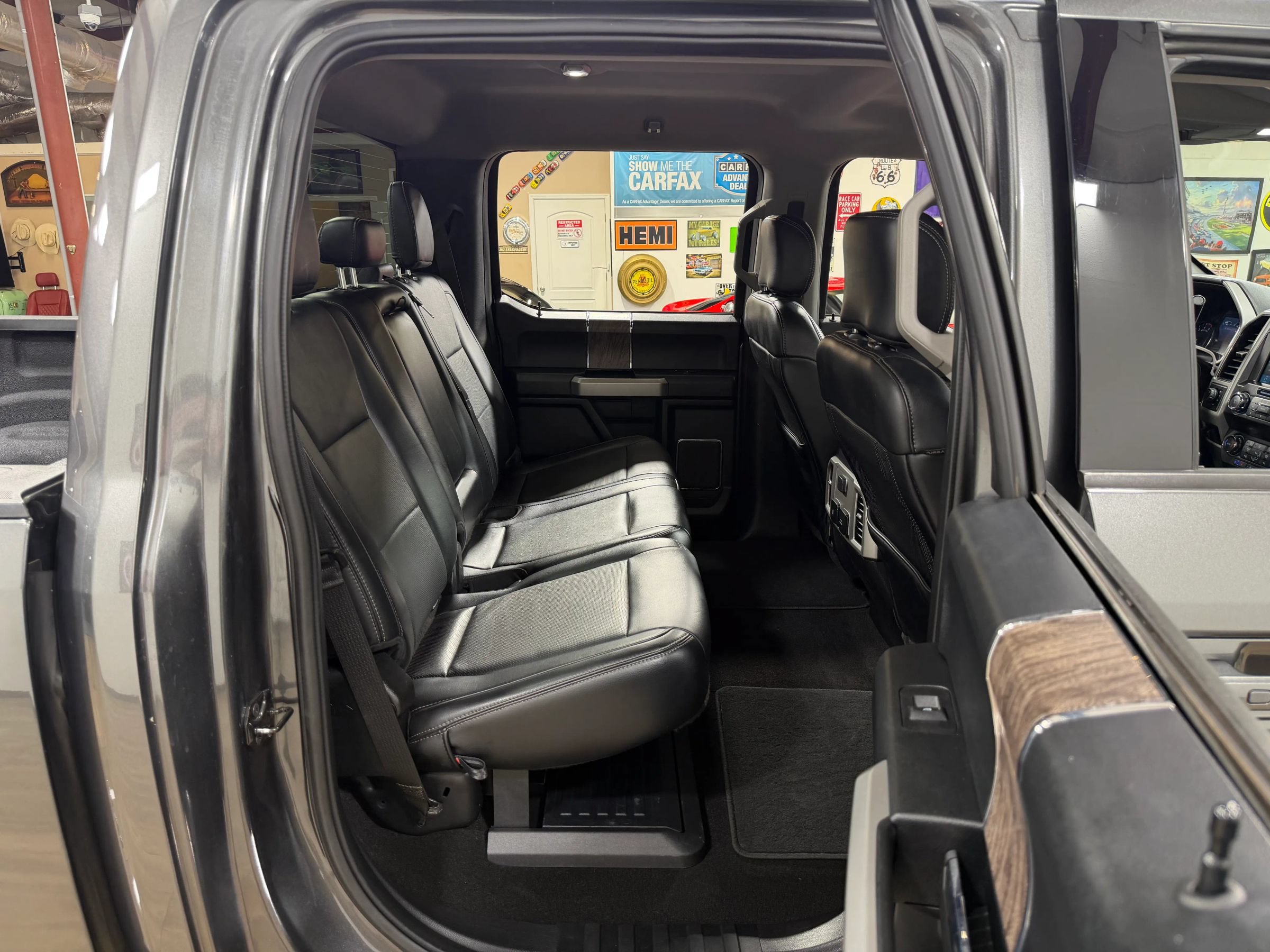 Used 2019 Ford F350 Lariat w/ Lariat Ultimate Package AWD/4WD image 18