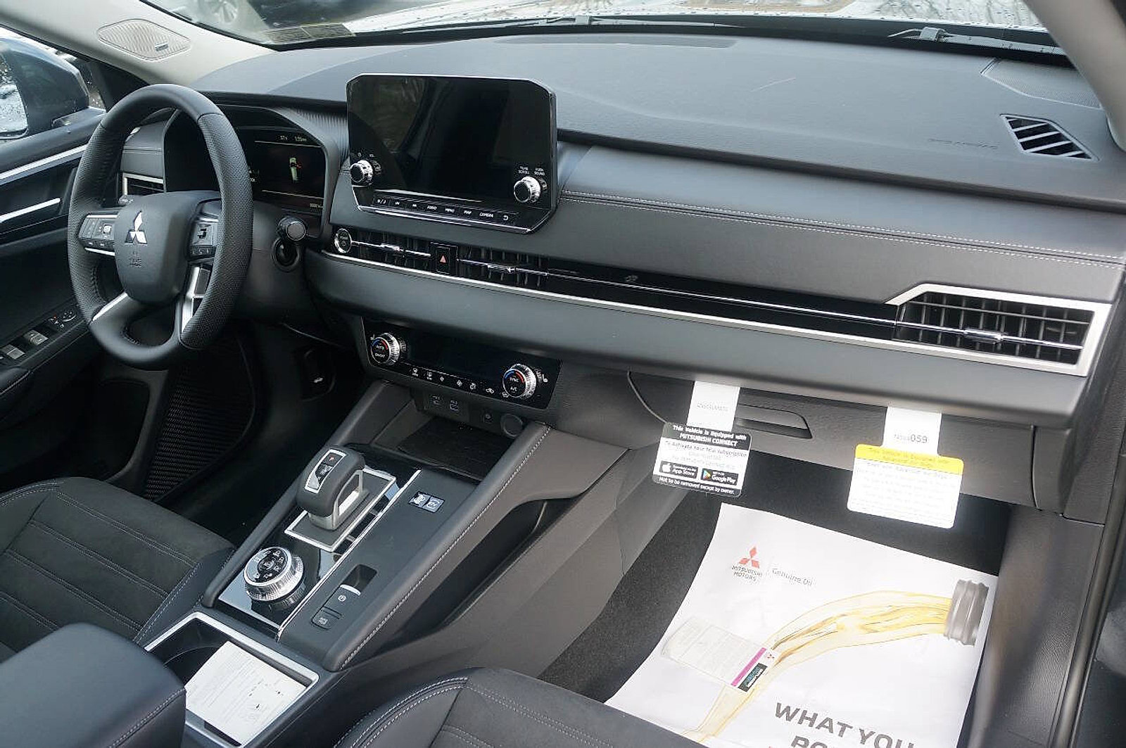 New 2025 Mitsubishi Outlander SE image 17