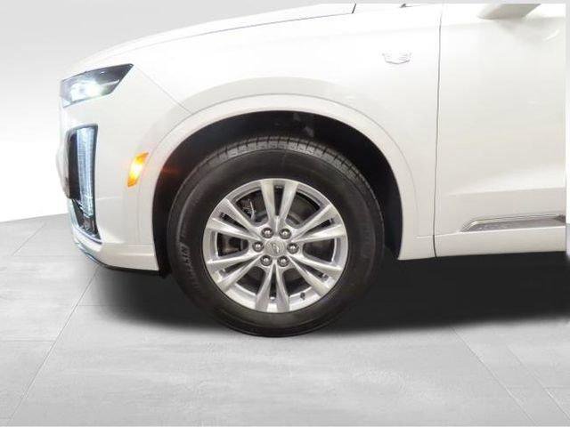 New 2025 Cadillac XT6 Luxury image 14