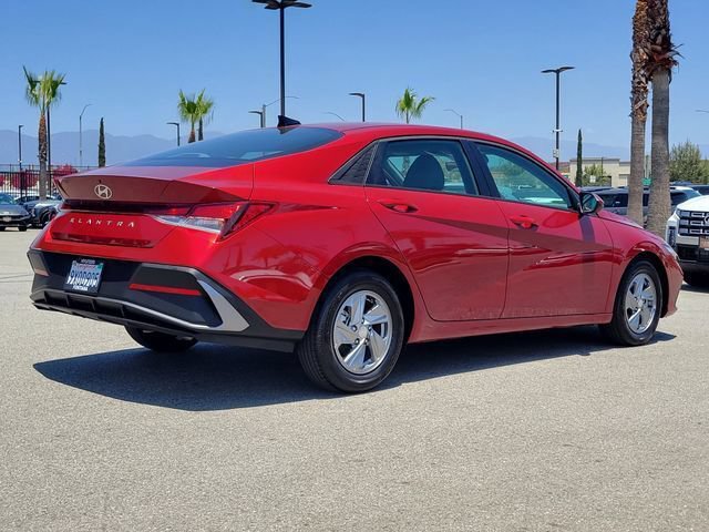 Certified 2026 Hyundai Elantra SE FWD image 4