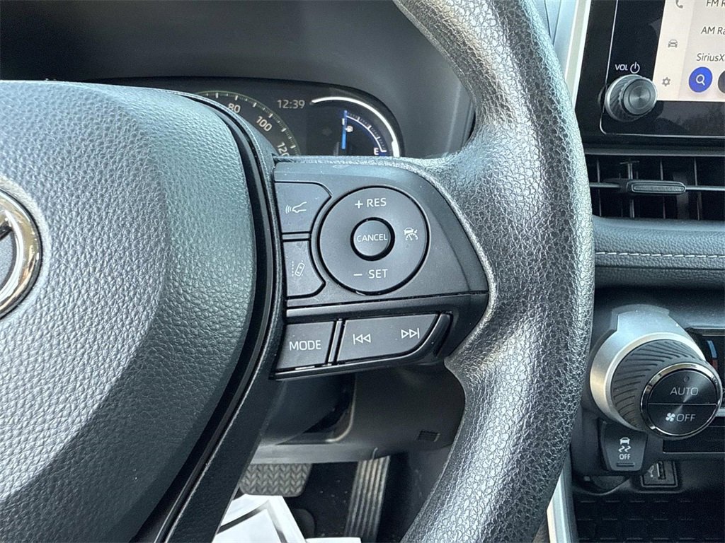 Used 2025 Toyota RAV4 XLE image 17