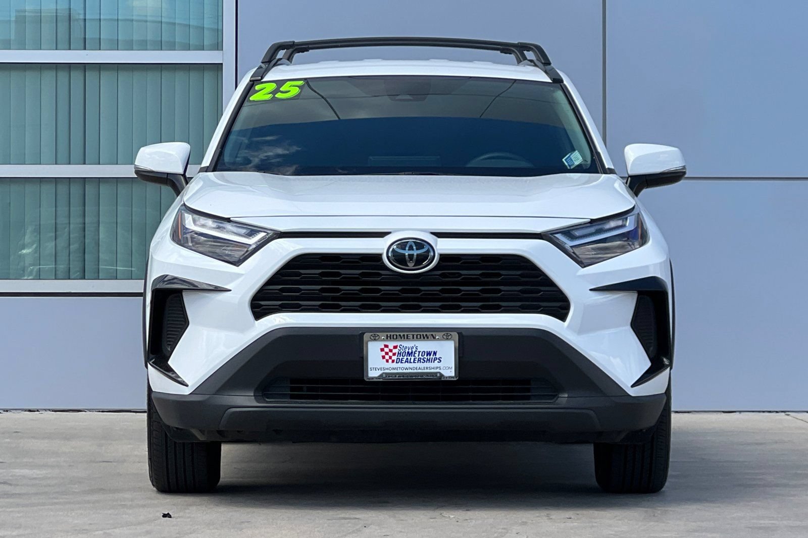 Used 2025 Toyota RAV4 XLE AWD/4WD image 6