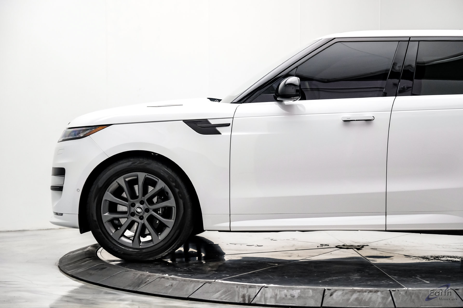 Used 2024 Land Rover Range Rover Sport Dynamic SE AWD/4WD image 8