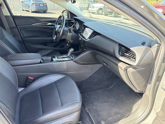 Used 2018 Buick Regal Essence w/ Driver Confidence Package #1 image 19