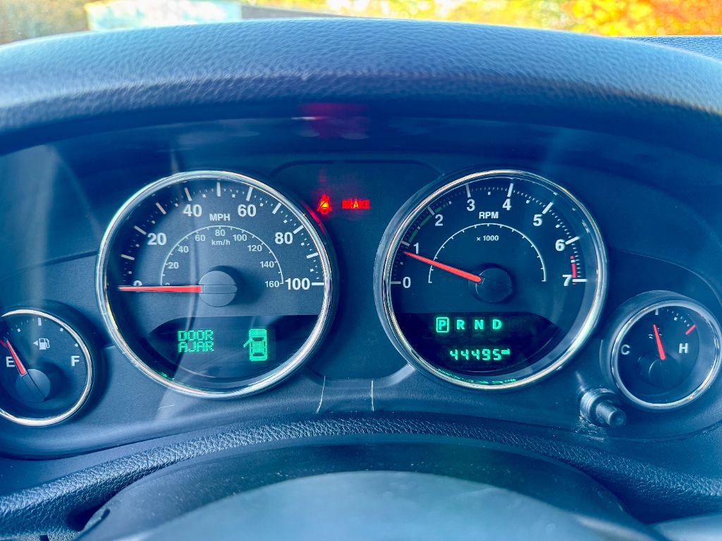 Used 2015 Jeep Wrangler Unlimited Rubicon w/ Connectivity Group image 23