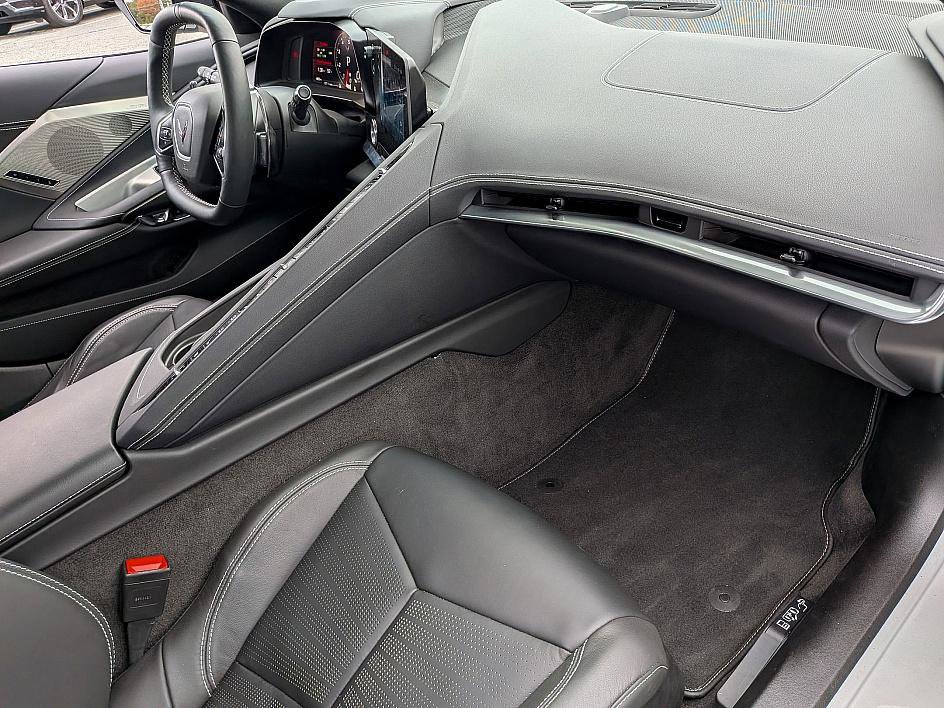 Used 2024 Chevrolet Corvette Stingray Preferred Conv w/ 2LT image 30