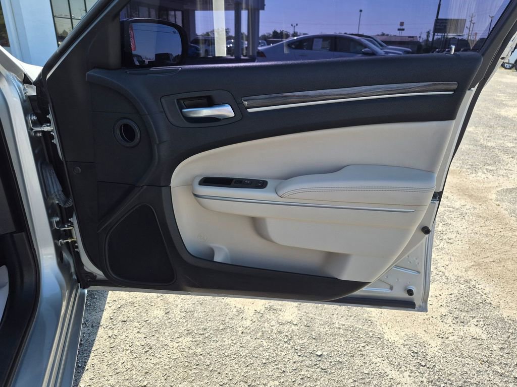 Used 2022 Chrysler 300 Touring w/ Sport Appearance Package image 28