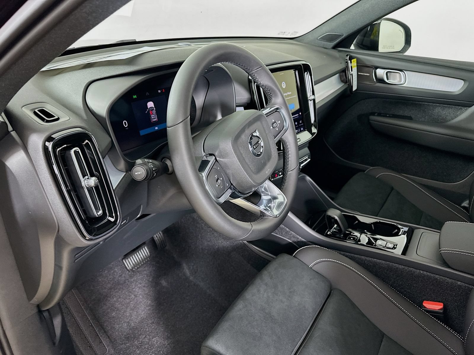 New 2026 Volvo XC40 B5 Ultra w/ Protection Package Premier AWD/4WD image 30