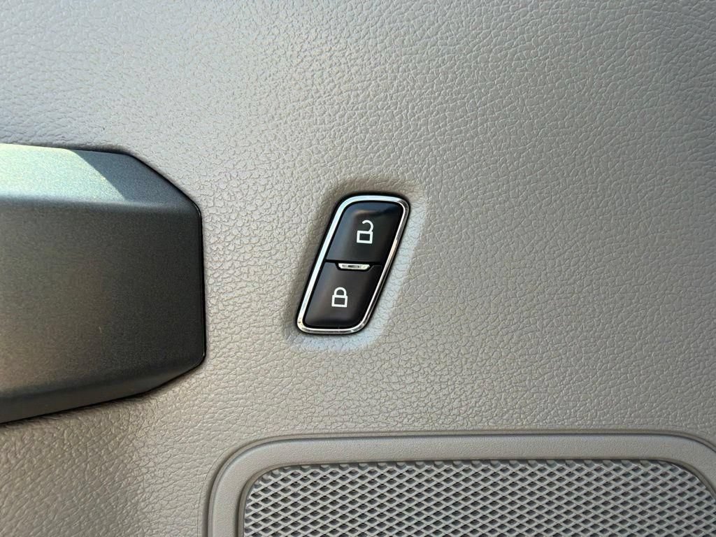 Used 2017 Ford F250 XLT AWD/4WD image 26