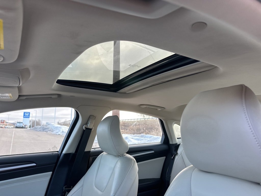 Used 2017 Ford Fusion Titanium image 4