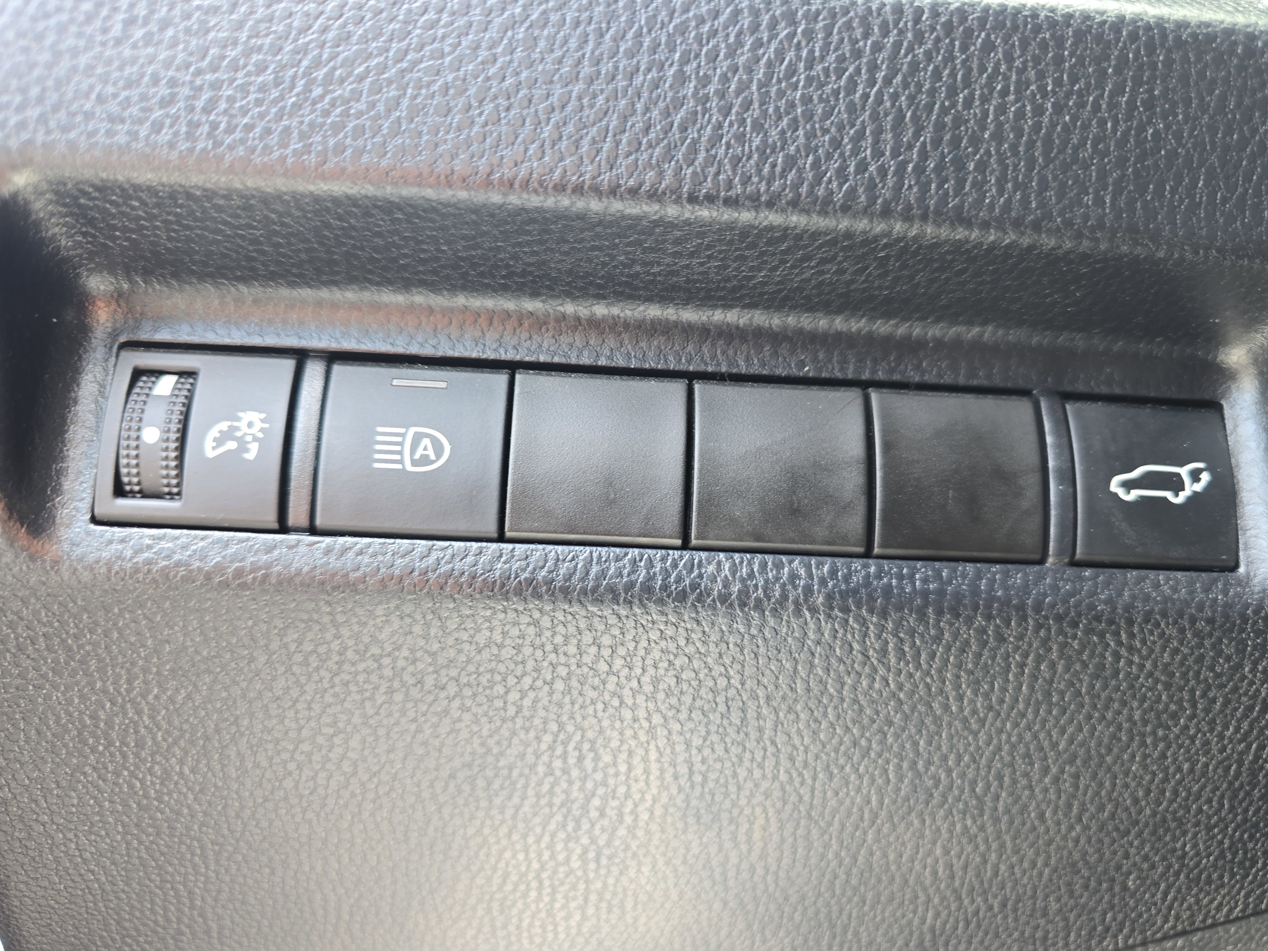 Used 2021 Toyota RAV4 XLE w/ Convenience Package FWD image 21