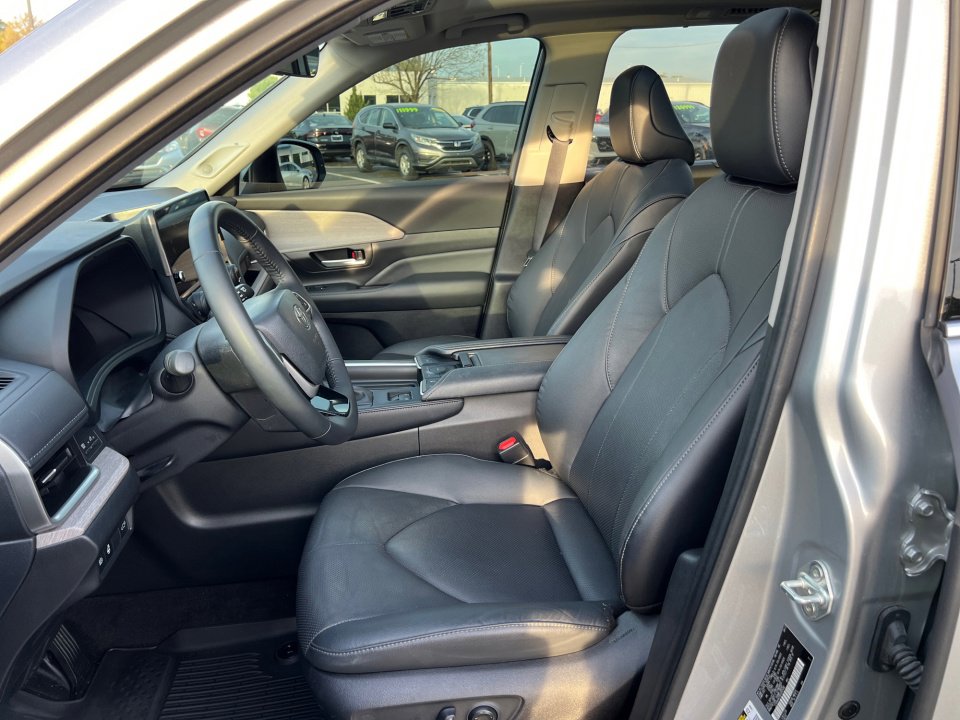 Used 2024 Toyota Grand Highlander Limited image 30