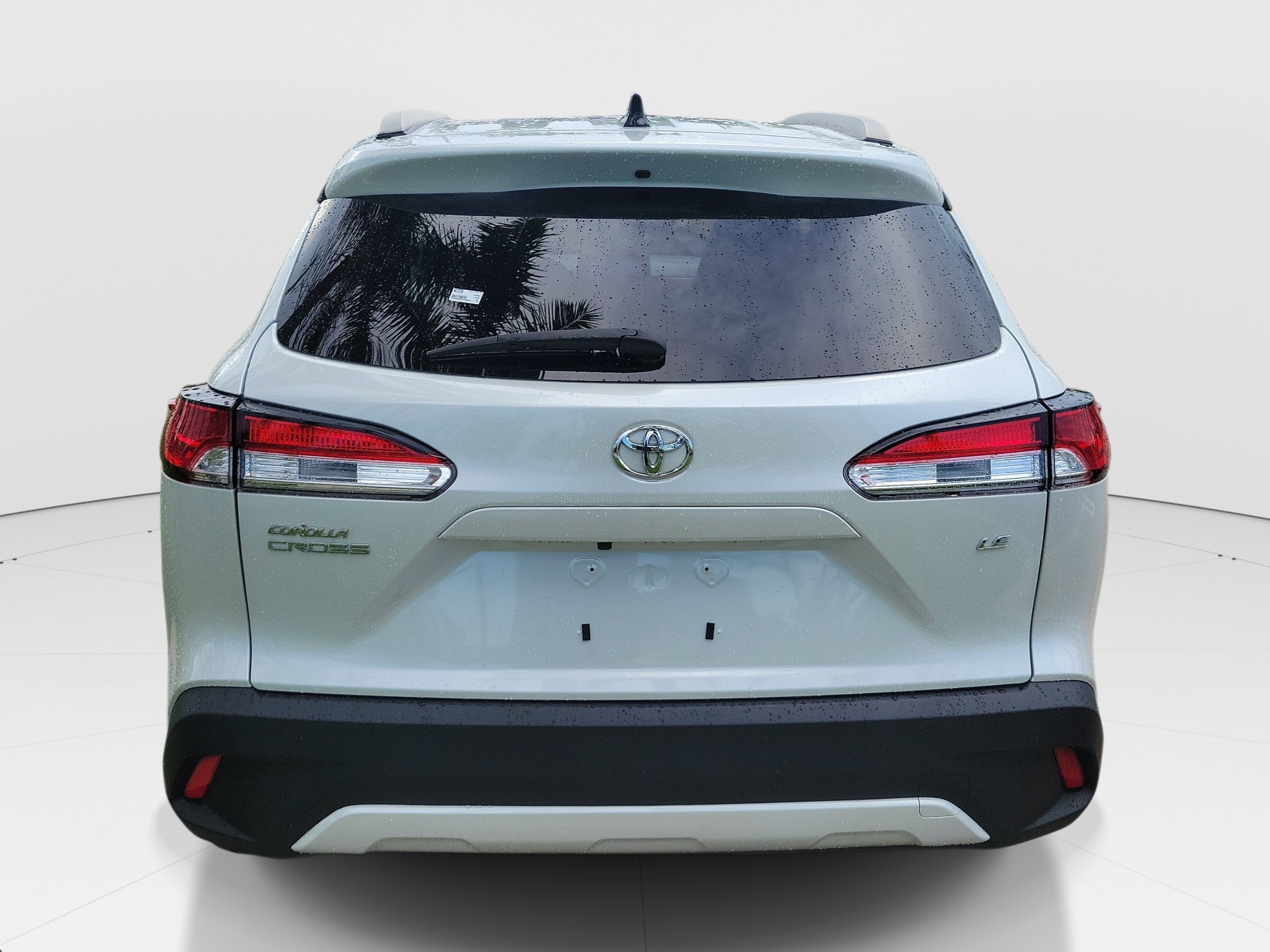 Used 2025 Toyota Corolla Cross LE FWD image 6
