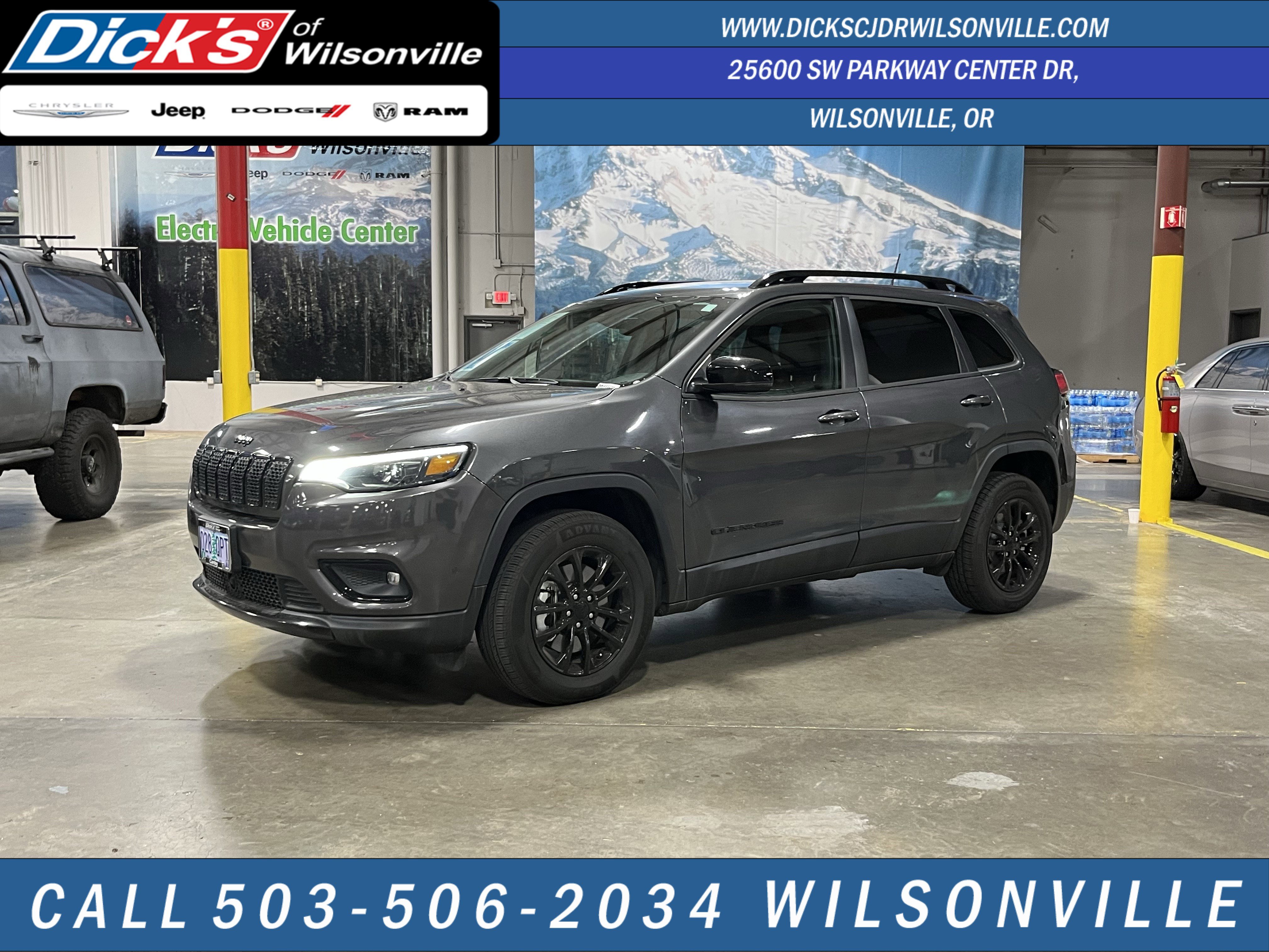 Used 2023 Jeep Cherokee Altitude Lux